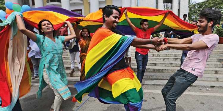 आधुनिक भारत में समलैंगिकों की स्वतंत्रता का सिकुड़ा हुआ दायरा