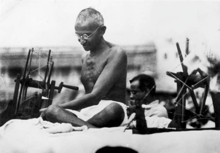 राष्ट्रपिता महात्मा गांधी की पुण्यतिथि पर राहुल गांधी ने किया ट्वीट, जानिए क्या कहा गोडसे के बारे में