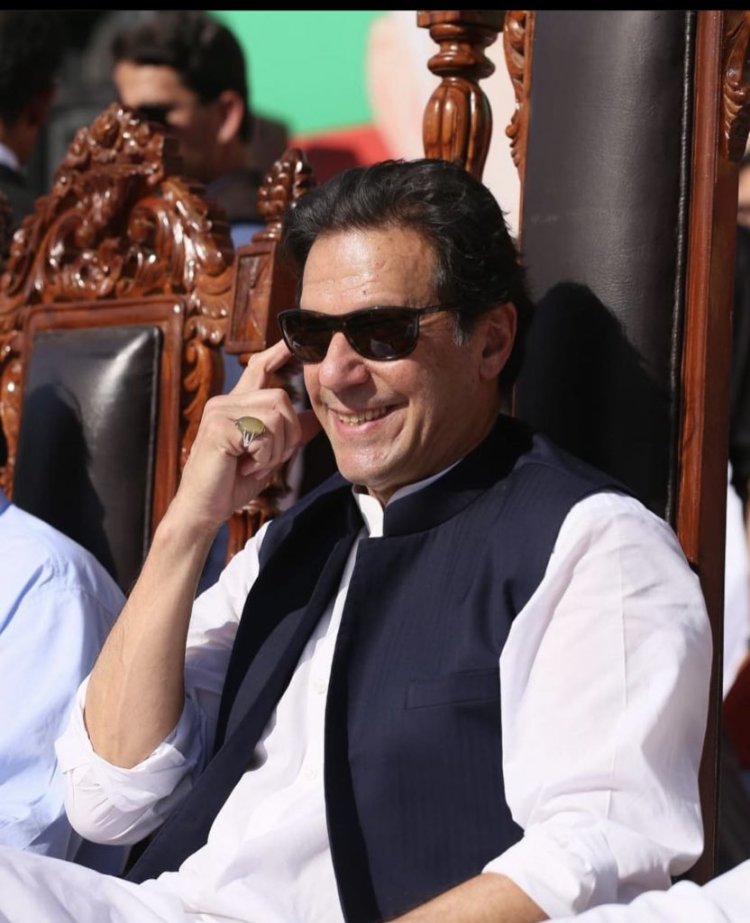 Imran Khan: जानिए क्यों पाकिस्तान की सरकार अपने पूर्व प्रधानमंत्री इमरान खान के खिलाफ चलायेगी राजद्रोह का मुकदमा