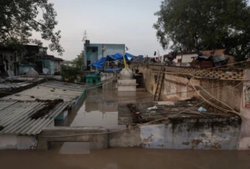 Delhi flood news: यमुना का जल स्तर पहुंचा  208.48 मीटर पर; सीएम ने की बाढ़ प्रभावित इलाकों में स्कूल बंद करने की घोषणा