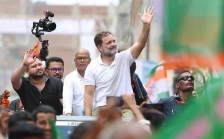 राहुल गांधी की वोटर अधिकार यात्रा: लोकतंत्र और चुनावी पारदर्शिता की नई लड़ाई