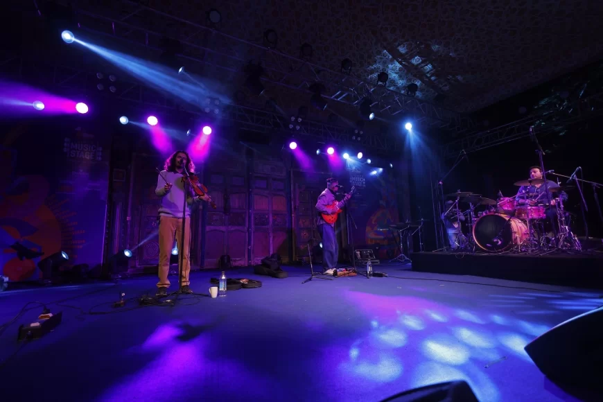 First India News Jaipur Music Stage 2026 का शानदार समापन, Thaikkudam Bridge ने बांधा समां