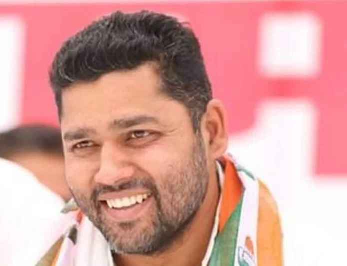 Rajasthan News: बूंदी में बुलडोजर एक्शन के बीच इंची टेप लेकर सड़क पर उतरे अशोक चांदना, बोले- गरीबों के साथ अन्याय बर्दाश्त नहीं