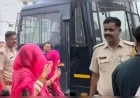 Rajasthan News: पुलिस की अचानक रेड से मचा हड़कंप, 7 युवतियों और 14 युवकों को किया गिरफ्तार