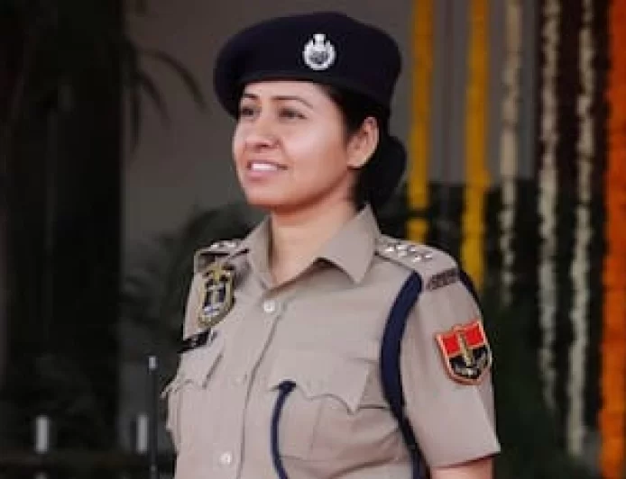हाईवे पर चेकिंग के दौरान महिला DSP को देख स्कॉर्पियो सवार युवकों ने की हूटिंग, ऑफिसर लक्ष्मी ने तुरंत सिखाया सबक
