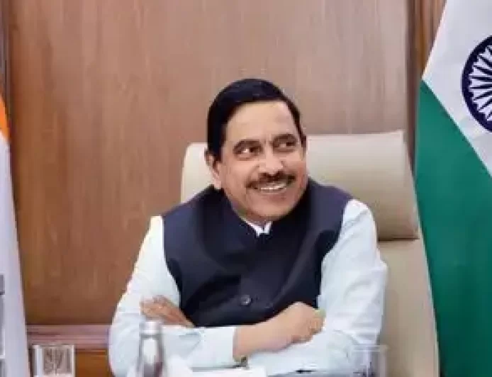 प्रहलाद जोशी बने देश के नए शिक्षा मंत्री, पदभार संभालते ही कहा- 'विनम्रता के साथ स्वीकार करता हूं जिम्मेदारी'