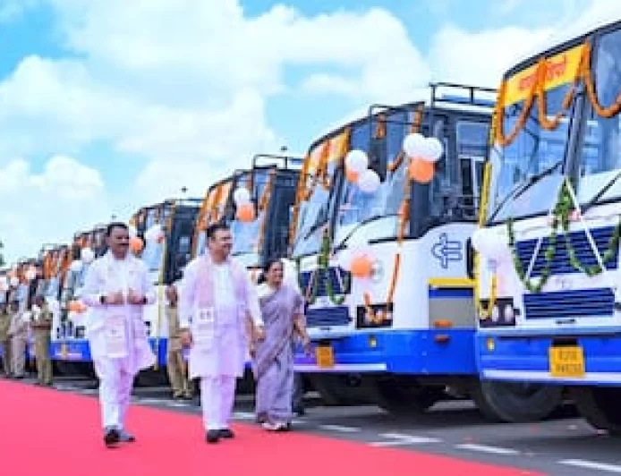 Rajasthan News: हाईटेक हुईं राजस्थान रोडवेज की बसें: CM भजनलाल ने दिखाई 144 नई 'ब्लू लाइन' बसों को हरी झंडी, सफर में मिलेगा मनोरंजन