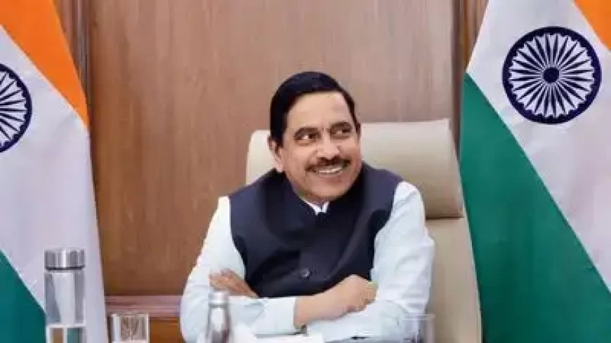 प्रहलाद जोशी बने देश के नए शिक्षा मंत्री, पदभार संभालते ही कहा- 'विनम्रता के साथ स्वीकार करता हूं जिम्मेदारी'