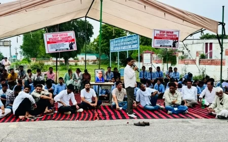 Rajasthan News: छात्रनेता रामस्वरूप ओला के नेतृत्व में दूसरे दिन भी धरना जारी, 3 छात्रों के ट्रांसफर रद्द करने की मांग