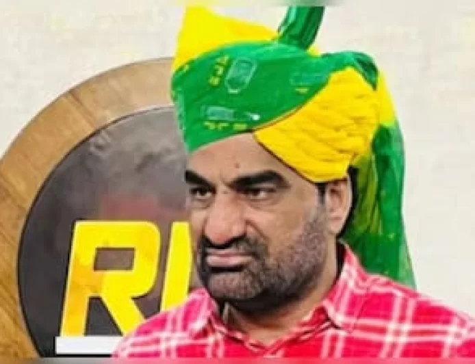 Rajasthan News: "राजनीत‍ि की वजह से मेरी जगह-जगह दुश्‍मनी हुई", हनुमान बेनीवाल माइक फेंककर चले गए