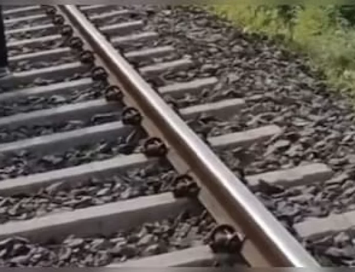 Rajasthan News: बालोतरा में दर्दनाक हादसा: मंगेतर के साथ युवती ने ट्रेन के आगे कूदकर दी जान, परिवार में मातम