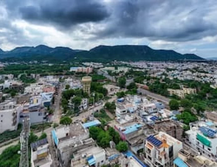 Rajasthan News: राजस्थान के 25 जिलों में बारिश का अलर्ट, मूसलाधार बरसात से जलसैलाब; स्कूल में फंसे 80 बच्चों का रेस्क्यू