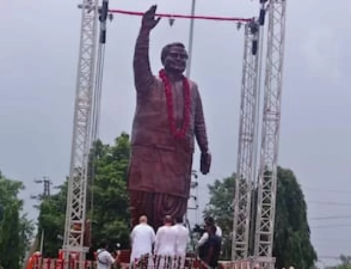 Rajasthan News: पूर्व PM अटल बिहारी वाजपेयी की भव्य प्रतिमा का किया अनावरण, CM भजनलाल शर्मा भी रहे मौजूद