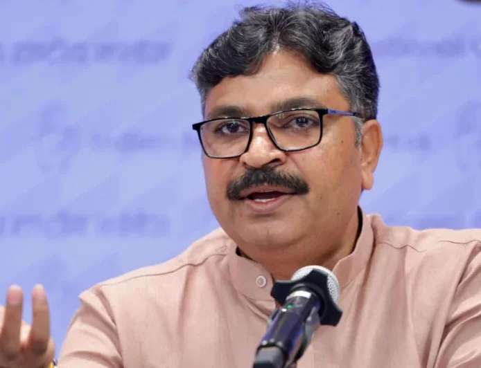 '5 ही जगह Gen अल्फा ने किया प्रदर्शन तो पसीने आ गए!' स्कूलों में वीडियो पर लगे बैन पर बोले टीकाराम जूली