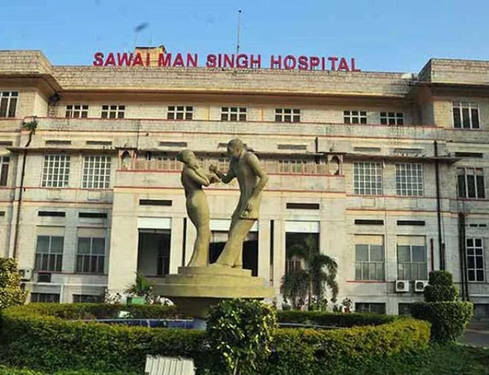 Rajasthan News: महिला गई थी SMS हॉस्पिटल, सिर पर गिर गया पंखा, लगे 12 टांके