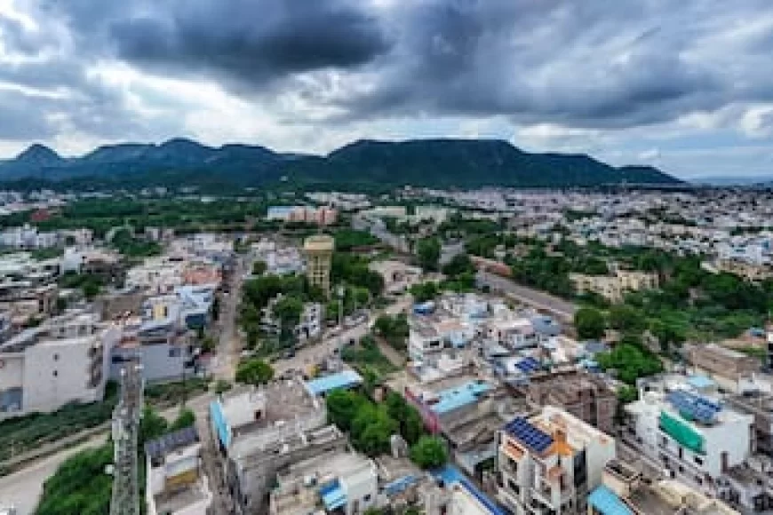Rajasthan News: राजस्थान के 25 जिलों में बारिश का अलर्ट, मूसलाधार बरसात से जलसैलाब; स्कूल में फंसे 80 बच्चों का रेस्क्यू