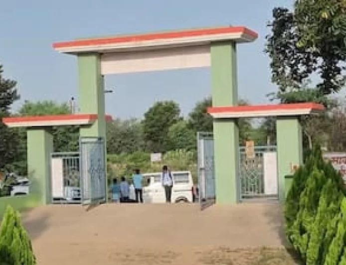 Rajasthan News: मदद नहीं मिली तो ग्रामीणों, शिक्षकों ने खुद ही 1 करोड़ रुपए जुटाकर जर्जर स्कूल का किया कायाकल्प