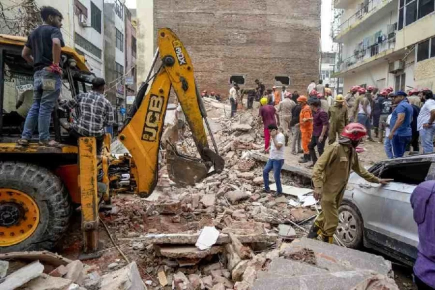सत्य निकेतन में 5 मंजिला पीजी इमारत भरभराकर ढही; कई छात्रों की मौत, कई अब भी मलबे में दबे